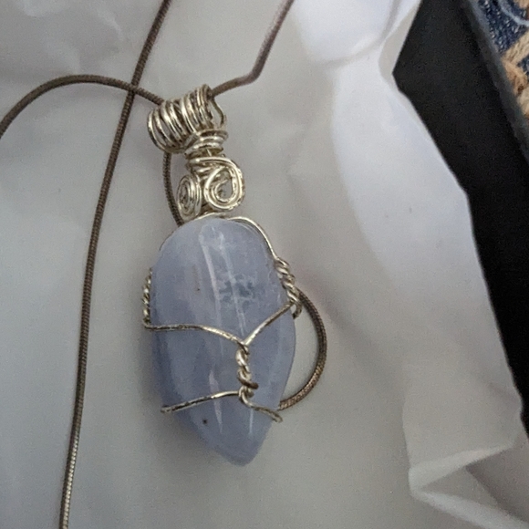Chalcedony Pendant Blue 925 Chunky Wire Frame Teardrop Solitaire Twisted Wire Th - Picture 1 of 5